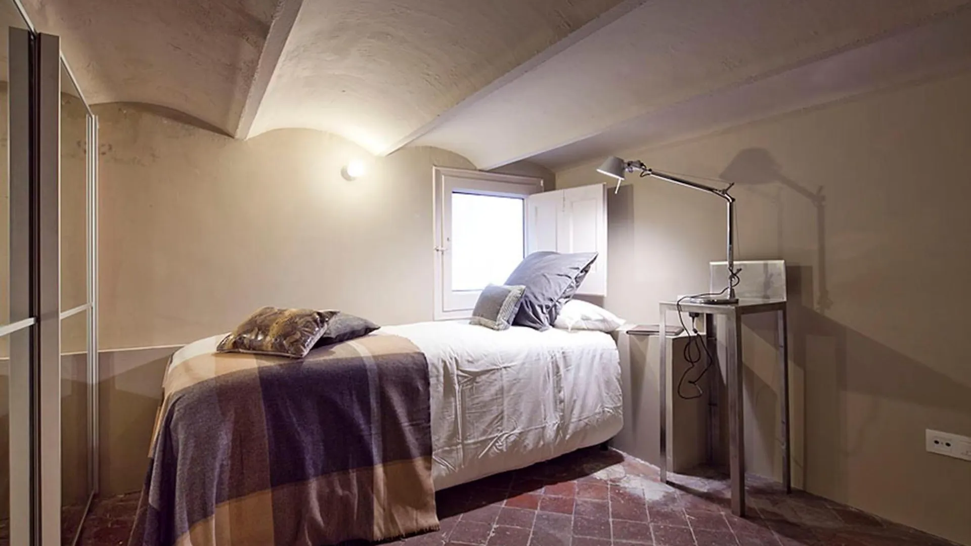 My Space Emirates - Apartments In Rambla De Catalunya Barcelona 0*,  Spain