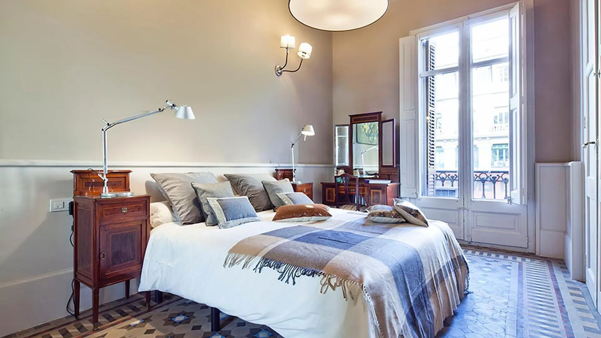 My Space Emirates - Apartments In Rambla De Catalunya Barcelona