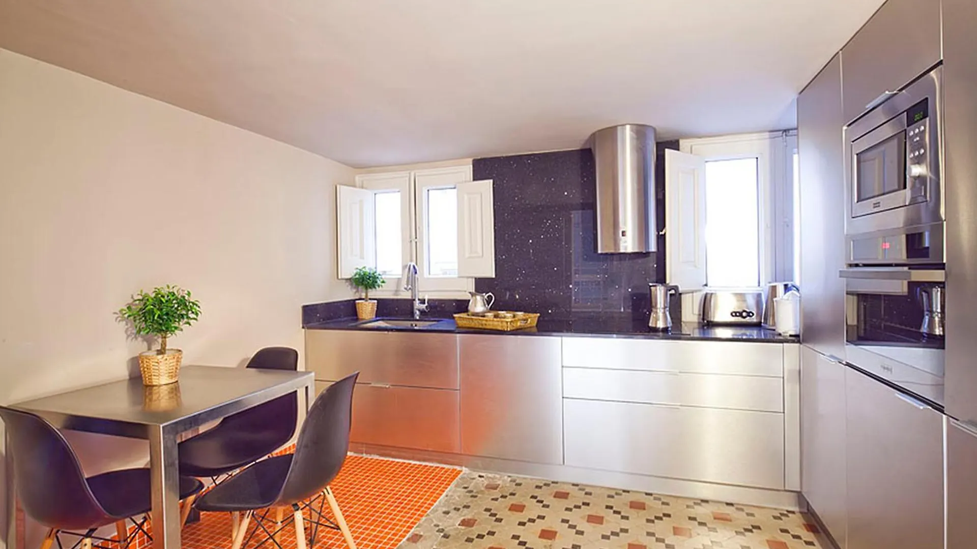My Space Emirates - Apartments In Rambla De Catalunya Barcelona